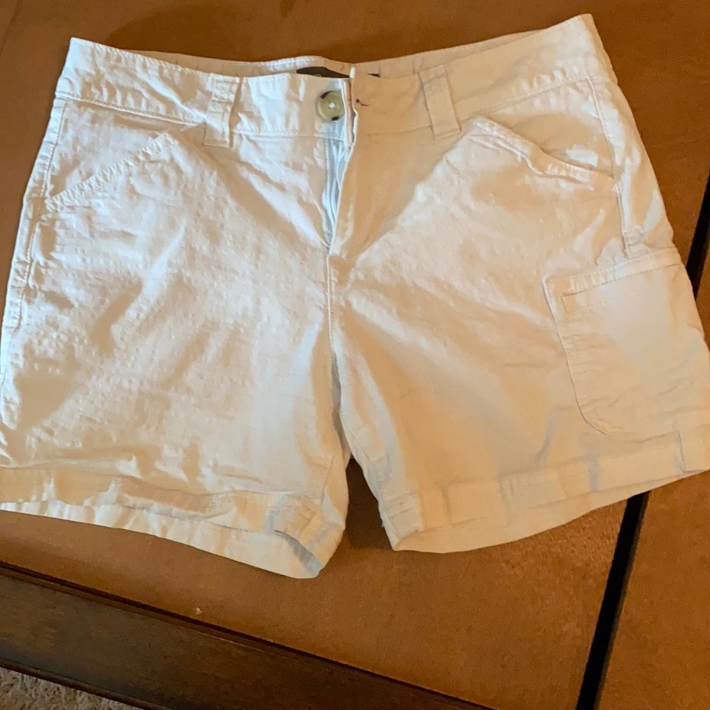 EDDIE BAUER white khaki shorts